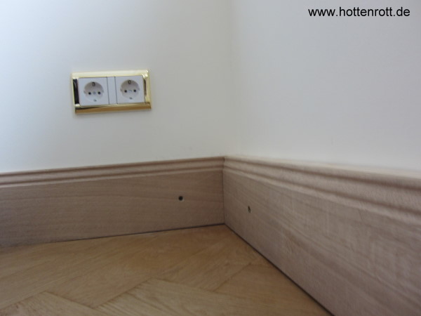Holzfu�leisten Eichenfu�leisten Berliner Profil Altbau Verdeckte Heizungsleitungsmontage